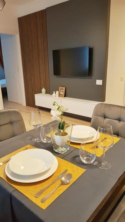 Elias Central Apartment - 2 Bedrooms & Free Parking Oradea Exterior foto